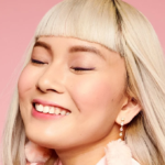 ⁦بلاشر أحمر خدود دانديلايون ميني من بنفت - بيبي بنك 2.5 جم⁩ - الصورة ⁦2⁩