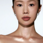 ⁦انتروبي هايلايتر إضاءة جسم كول ستيك بعامل حماية من الشمس 50+⁩ - الصورة ⁦4⁩