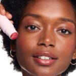 ⁦ريفلوشن بلاشر أحمر خدود ستيك سكين سيلك ماربل⁩ - الصورة ⁦6⁩